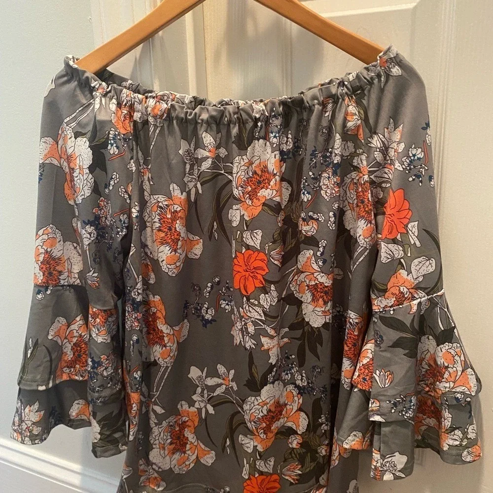Off the Shoulder Top NWOT Size Small